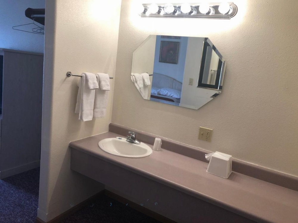 Room image 4