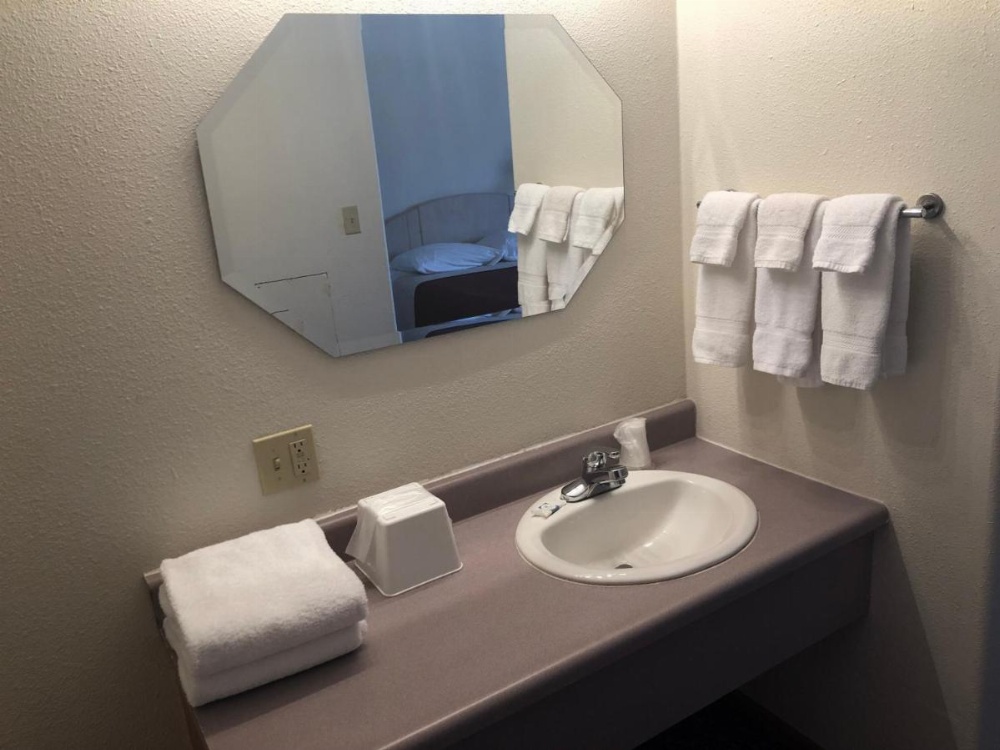Room image 4