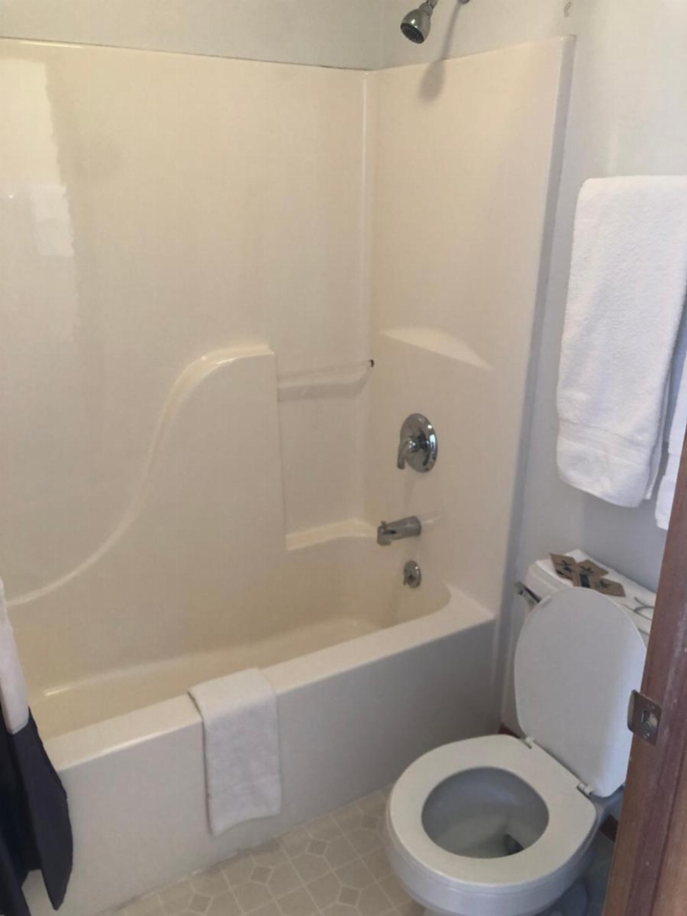 Room image 3
