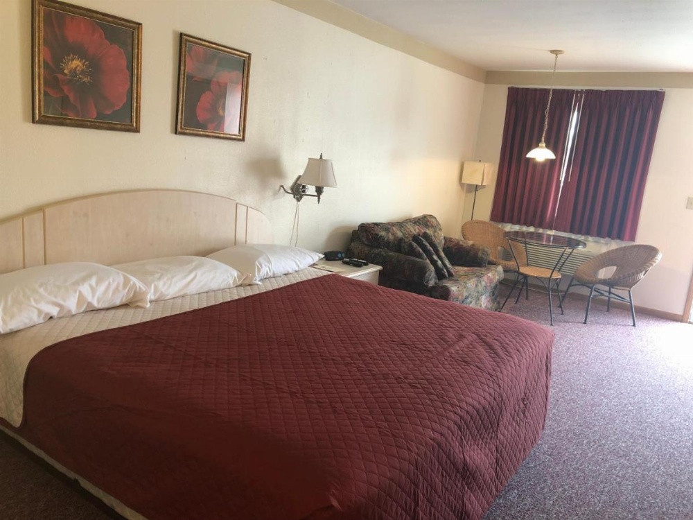 Deluxe King Suite