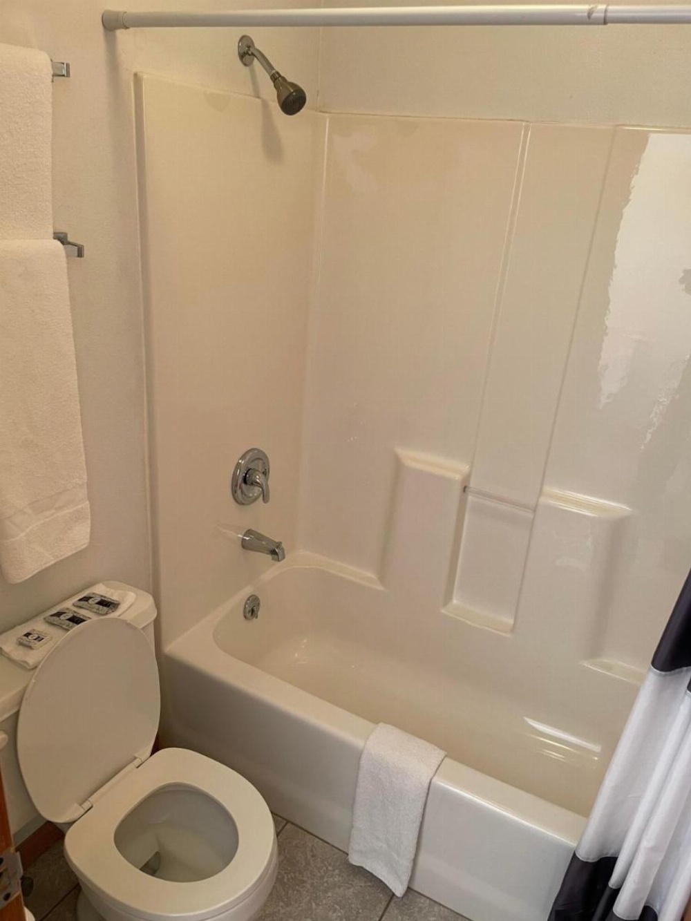 Room image 3